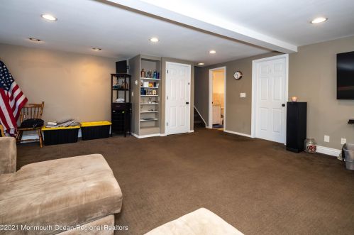 124 Statesir Pl, Tinton Falls NJ  07701-6143 exterior