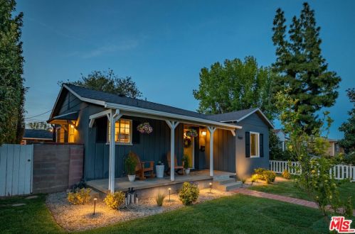 15027 Hartland St, Van Nuys CA  91405-3714 exterior