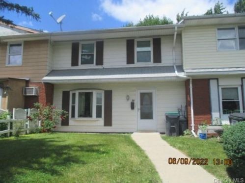 11 Palmer Ct, Maybrook, NY 12543-1126