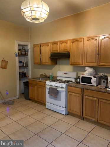 224 Hamilton Ave, Trenton NJ 08609-2711 exterior