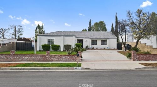 20137 Drasin Dr, Santa Clarita, CA 91351-1015