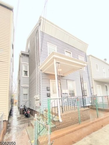 26 Hillman St, Paterson, NJ 07522-1819