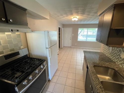 202 Island Dr, Richardson TX  75081-3624 exterior