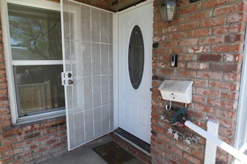 2735 Warwood Rd, Lakewood CA  90713-3137 exterior