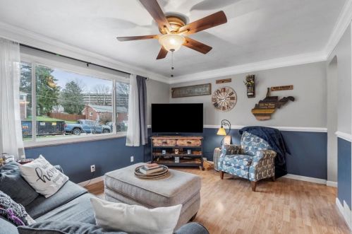 36 Pontiac Rd, Pittsburgh, PA 15241-1125
