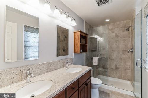 907 Quincy Dr, Yardley PA  19067-2902 exterior