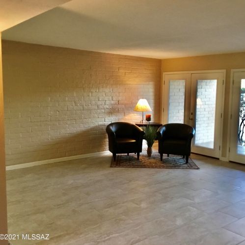 7875 Waverly St, Tucson, AZ 85715-4237