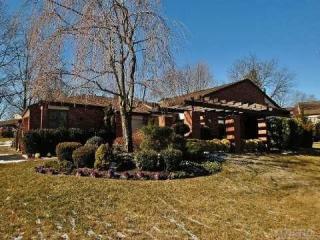 137 Darters Ln, North Hills, NY 11030-4024