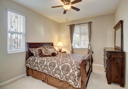 9872 Winkle Cir, Elk Grove CA  95757-6276 exterior