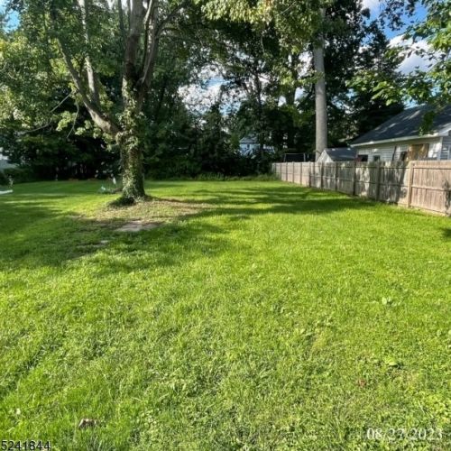 124 8th Ave, Roselle NJ  07203-2032 exterior