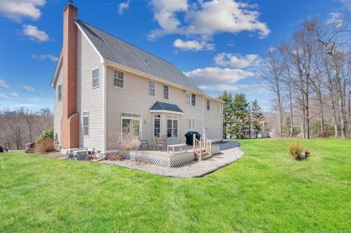 33 Blue Heron Dr, East Hampton CT  06424-1368 exterior