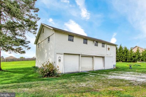 1111 Delta Rd, Red Lion PA  17356-9724 exterior