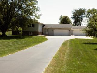 457 Jensen Ln, Hudson, WI 54016-7575