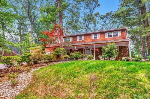 29 Oakcrest Dr, East Brunswick, NJ 08816-4043