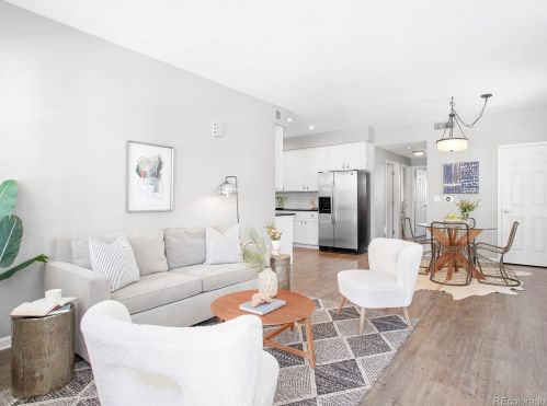 2703 Roslyn St, Denver CO 80237-2112 exterior