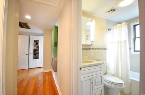 26 Birch St, Waterbury CT  06704-3806 exterior