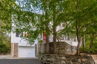 39 Weaver St, Scarsdale, NY 10583-7037