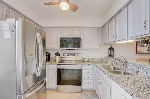 8993 Woodbridge Dr, Greendale WI  53129-1084 exterior