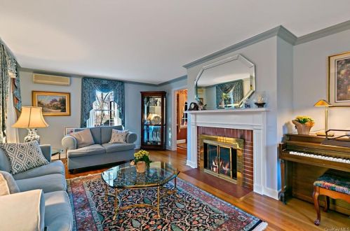 1050 Knollwood Rd, White Plains NY  10603-1000 exterior