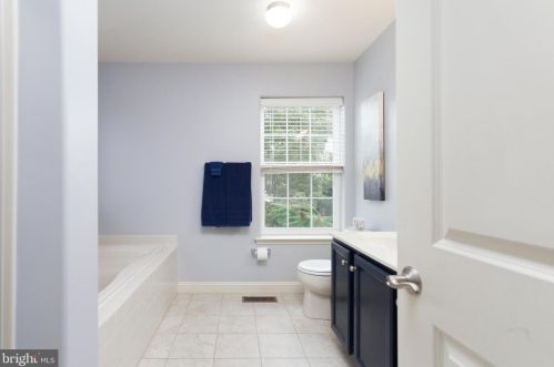 56 Green View Dr, Pottstown PA  19464-7501 exterior