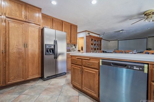 2828 Inyo Cir, Simi Valley CA 93063-2002 exterior