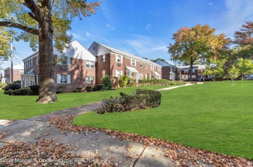 53 Manor Dr, Tinton Falls NJ  07712-2568 exterior