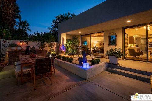 4 Vista Loma Dr, Rancho Mirage CA  92270-2959 exterior