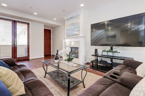 2207 Perkins Ln, Redondo Beach, CA 90278-2614