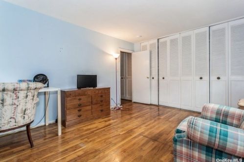 216 Beach 17th St, Far Rockaway, NY 11691-4420