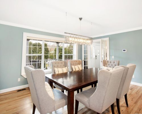 26 Squires Ave, East Quogue, NY 11942-4610