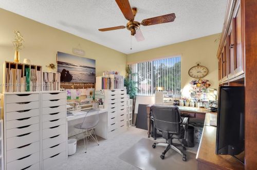 18126 61st Pl, Hialeah FL  33015-5601 exterior