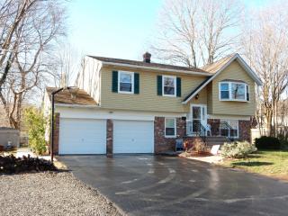 460 Leonardville Rd, Belford, NJ 07718-1331