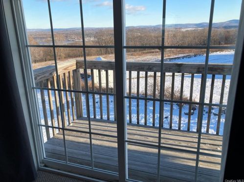 8 Summit Dr, Marlborough NY  12542-6408 exterior