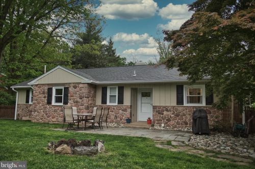 850 Church Rd, Melrose Park, PA 19027-1308