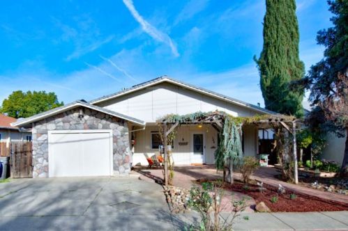 425 Abbey St, Winters, CA 95694-1823