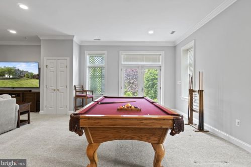 17621 Stonegait Ct, Round Hill VA  20141-2264 exterior