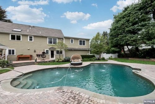 220 Allendale Ave, Allendale NJ  07401-1725 exterior