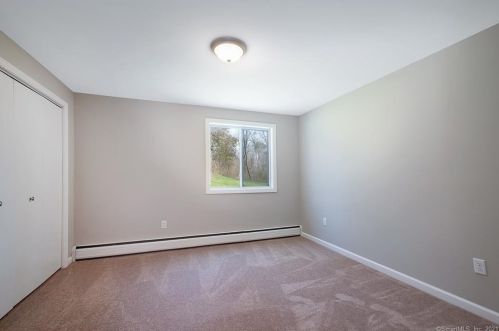 124 Park Dr, Kensington CT  06037-3815 exterior