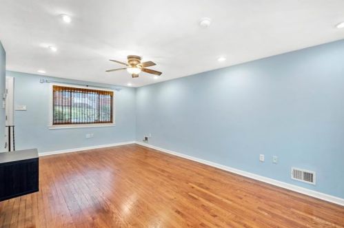 2366 High Oak Pl, Pittsburgh, PA 15220-3918