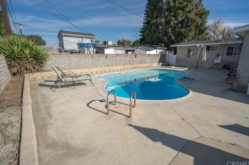 8341 Cantaloupe Ave, Van Nuys CA 91402-3806 exterior