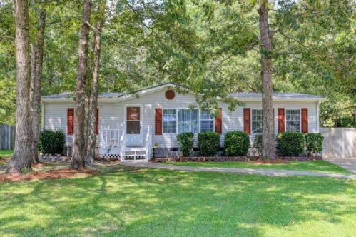 812 Garner Dr, Newport, NC 28570-9332