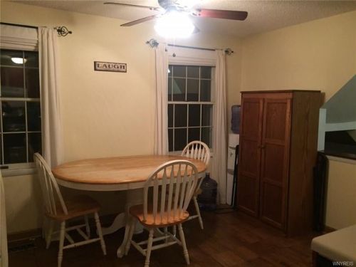 1432 Independence Dr, Derby, NY 14047-9548