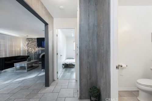 27067 Alabastro Dr, Santa Clarita CA  91354-2215 exterior