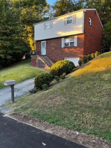 234 Golden Gate Dr, Verona, PA 15147-2608