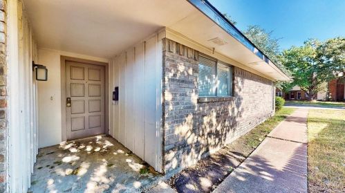 308 Towne House Ln, Richardson TX  75081-3524 exterior