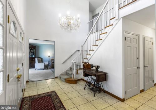 237 Barclay Cir, Cheltenham, PA 19012-1031