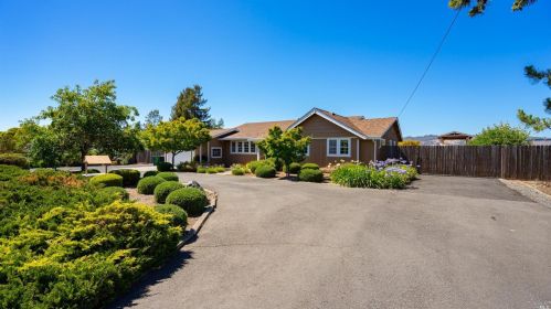 2175 Chester Dr, Penngrove, CA 94951-9522