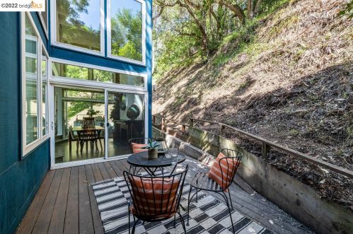 5857 Ascot Dr, Oakland CA 94611-1711 exterior