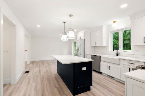 223 Lawrence Rd, Salem NH  03079-4389 exterior