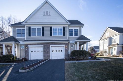 52 Carnoustie Cir, Bloomfield, CT 06002-2381